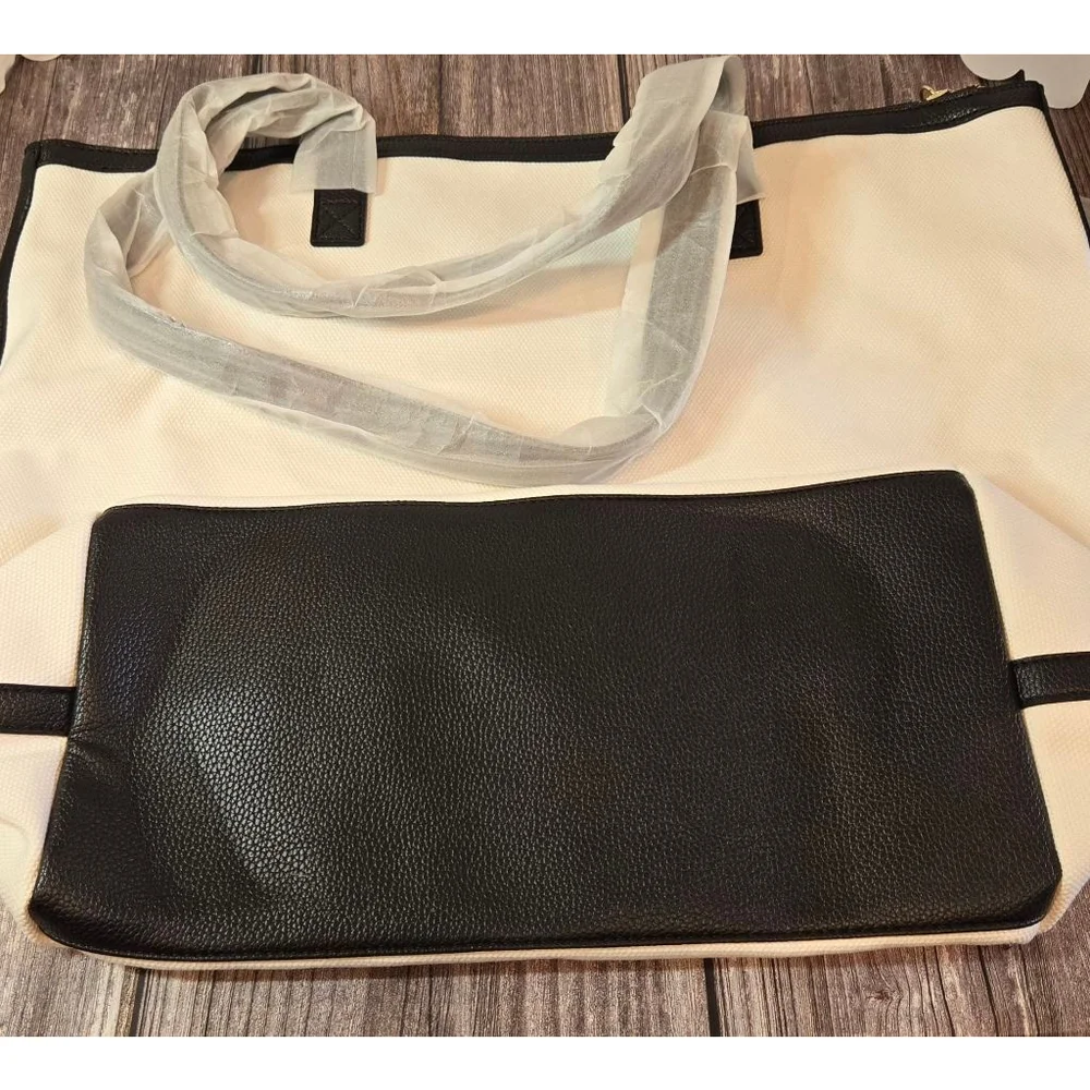 Walter Baker Tote Bag White & Black Carly Weekender Bag Shoulder Straps NWT (2)